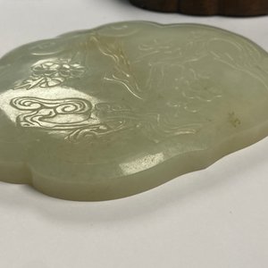 Een Chinese houten dekseldoos met een 'ruyi' plaquette in witte jade, 18/19e eeuw — foto 19