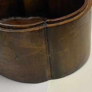 Een Chinese houten dekseldoos met een 'ruyi' plaquette in witte jade, 18/19e eeuw — foto 23