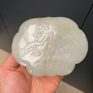 Een Chinese houten dekseldoos met een 'ruyi' plaquette in witte jade, 18/19e eeuw — foto 9