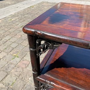 Een Chinese houten étagère, 19/20e eeuw — foto 10