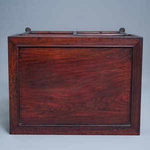 Een Chinese houten étagère, 19e eeuw — foto 6