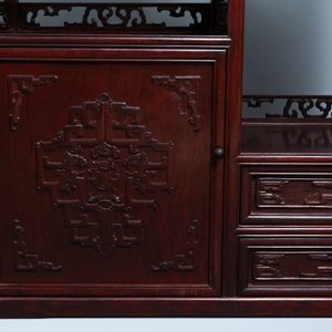 Een Chinese houten etagère, Republiek — foto 11