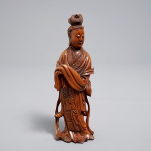 Een Chinese houten figuur van een staande Guanyin, 19e eeuw — foto 1