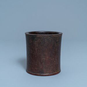 Een Chinese houten penselenbeker, Ming — foto 1