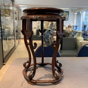 Een Chinese houten sokkel, 19/20e eeuw — foto 10