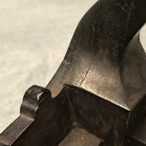 Een Chinese houten sokkel met famille rose plaquette, 19e eeuw — foto 29