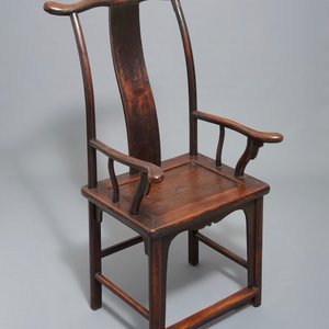 Een Chinese houten stoel, 19/20e eeuw — foto 1