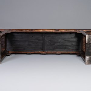Een Chinese houten tafel met drie lades, 19/20e eeuw — foto 6