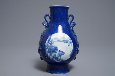 Een Chinese hu vaas met landschapsmedaillons met poederblauwe fondkleur, Qianlong merk, 19/20e eeuw