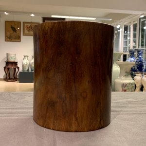 Een Chinese huanghuali houten penselenbeker, 18/19e eeuw — foto 18