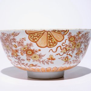 Een Chinese ijzerrode en vergulde kom met decor in Japanse stijl, Kangxi — foto 2