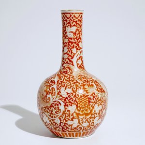 Een Chinese ijzerrode en vergulde vaas met fenixen, Guangxu, 19/20e eeuw — foto 2