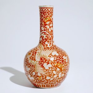 Een Chinese ijzerrode en vergulde vaas met fenixen, Guangxu, 19/20e eeuw — foto 3