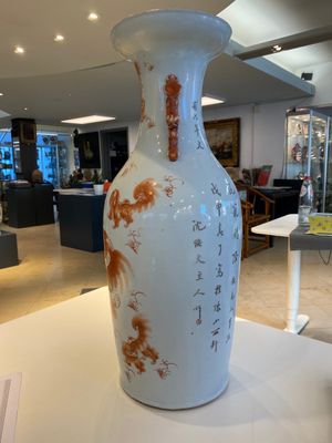 Een Chinese ijzerrode vaas met boeddhistische leeuwen, 19e eeuw — foto 2