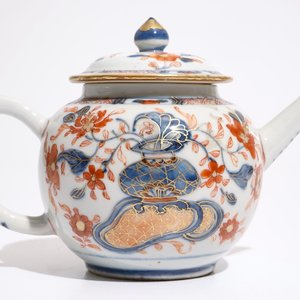 Een Chinese Imari en vergulde theepot, Qianlong — foto 3