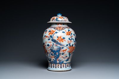 Een Chinese Imari-stijl dekselvaas, Kangxi