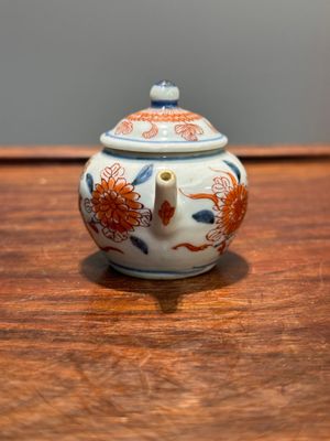 Een Chinese Imari-stijl miniatuur theepot, Kangxi — foto 4