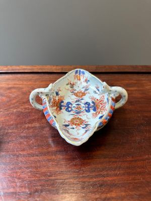 Een Chinese Imari-stijl sauskom, ex-collectie van August de Sterke, Kangxi — foto 2