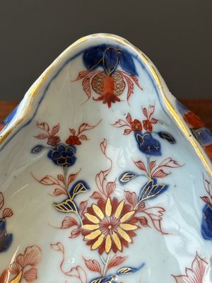 Een Chinese Imari-stijl sauskom, ex-collectie van August de Sterke, Kangxi — foto 6