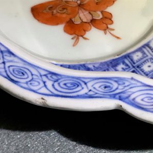 Een Chinese Imari-stijl specerijenschotel, een gelobde dekselkan en een kroes, Kangxi/Qianlong — foto 19