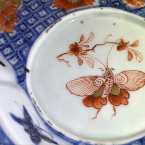 Een Chinese Imari-stijl specerijenschotel, een gelobde dekselkan en een kroes, Kangxi/Qianlong — foto 22