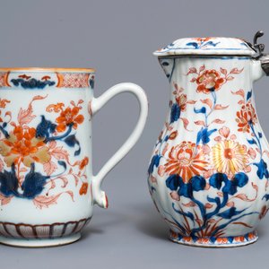 Een Chinese Imari-stijl specerijenschotel, een gelobde dekselkan en een kroes, Kangxi/Qianlong — foto 4