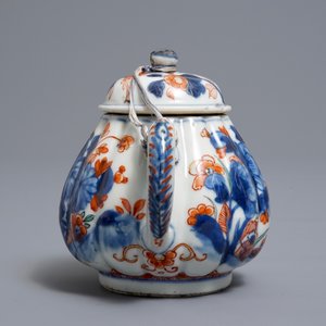 Een Chinese Imari-stijl theepot en een bord met vogel op perkamentrol, Kangxi/Yongzheng — foto 7