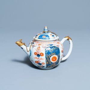 Een Chinese Imari-stijl theepot met vergulde montuur, Kangxi — foto 1
