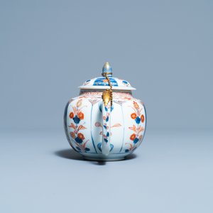 Een Chinese Imari-stijl theepot met vergulde montuur, Kangxi — foto 3