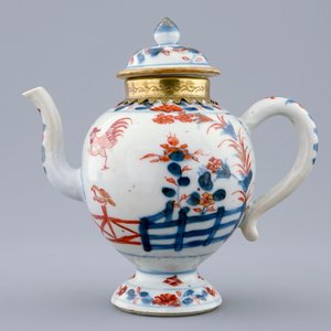 Een Chinese Imari-stijl theepot op voet, Kangxi — foto 2