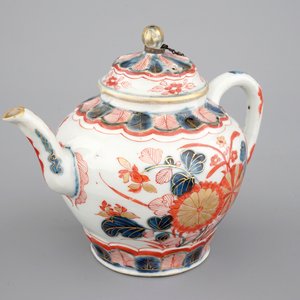 Een Chinese Imari theepot met deksel, 17/18e eeuw — foto 1