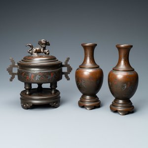 Een Chinese ingelegde bronzen wierookbrander en een paar vazen voor de Vietnamese markt, 19e eeuw — foto 1