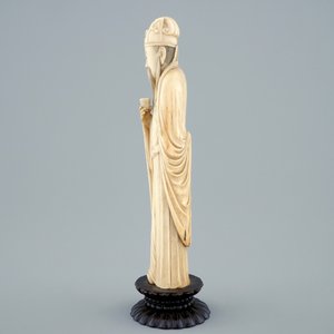 Een Chinese ivoren figuur met beker op houten lotus-sokkel, 19e eeuw — foto 8