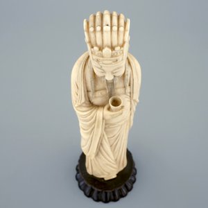 Een Chinese ivoren figuur met beker op houten lotus-sokkel, 19e eeuw — foto 10