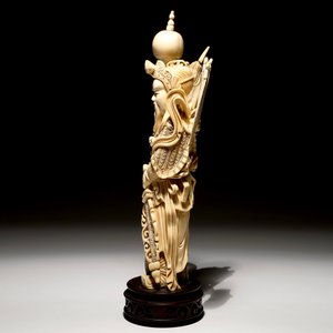 Een Chinese ivoren figuur van een krijger op sokkel, eind 19e eeuw — foto 5