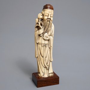 Een Chinese ivoren figuur van een wijsgeer in Ming-stijl, 19e eeuw — foto 1