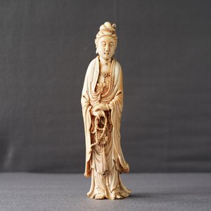 Een Chinese ivoren figuur van Guanyin, 18e eeuw — foto 8