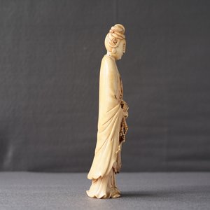 Een Chinese ivoren figuur van Guanyin, 18e eeuw — foto 9