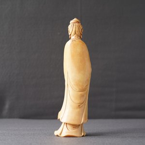 Een Chinese ivoren figuur van Guanyin, 18e eeuw — foto 10