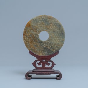 Een Chinese jade bi-schijf, periode van Strijdende Staten of later — foto 4