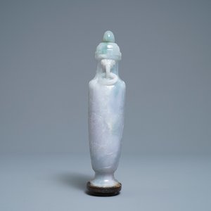Een Chinese jade dekselvaas met reliëfdecor van onsterfelijken, 19e eeuw — foto 3