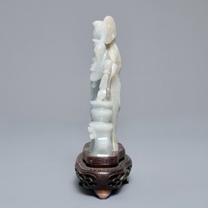 Een Chinese jade groep met twee dames en twee ajour broches, 19/20e eeuw — foto 3