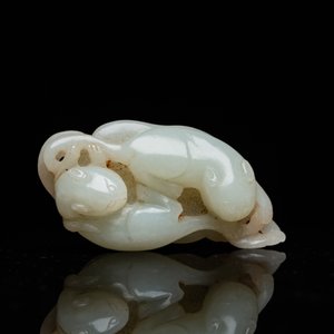 Een Chinese jade hanger met twee katten, Qing — foto 2