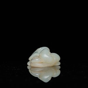Een Chinese jade hanger met twee katten, Qing — foto 7