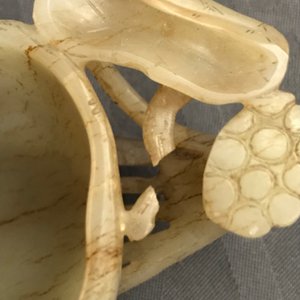 Een Chinese jade libation cup in de vorm van een lotusblad, 18/19e eeuw — foto 15