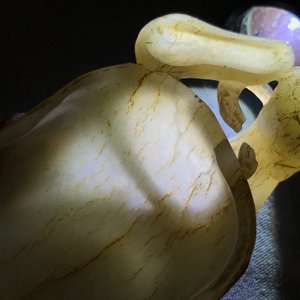 Een Chinese jade libation cup in de vorm van een lotusblad, 18/19e eeuw — foto 16