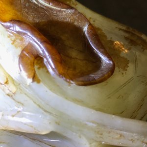Een Chinese jade libation cup in de vorm van een lotusblad, 18/19e eeuw — foto 26