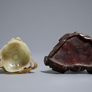 Een Chinese jade libation cup in de vorm van een lotusbloem, 18/19e eeuw — foto 6