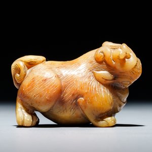Een Chinese jade model van een mythisch beest, 18/19e eeuw — foto 2