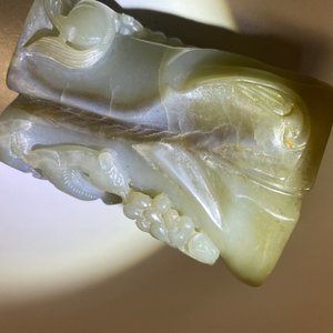 Een Chinese jade penselenbeker en een figuur van Guanyin, Qing — foto 19